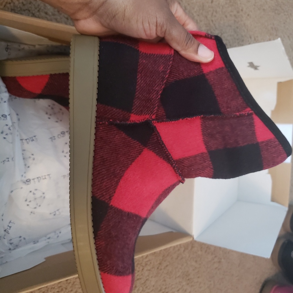 Boots - Picture 2 of 4